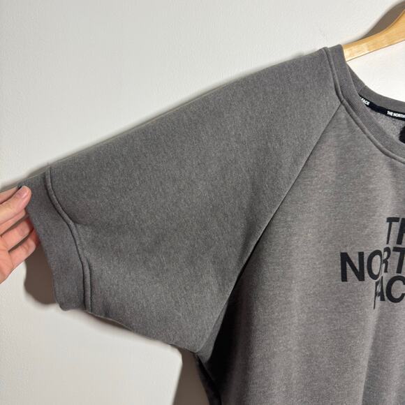 The North Face Top Women XL Gray Graphic Collection Sweatshirt Short Sleeve Gym - Picture 3 of 7